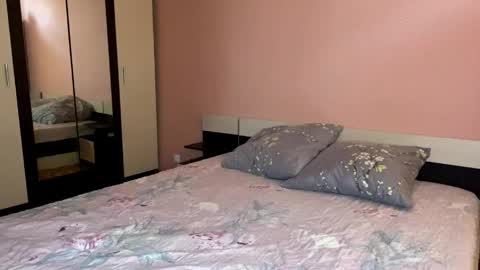 julia_charm online show from May 24, 4:24 pm