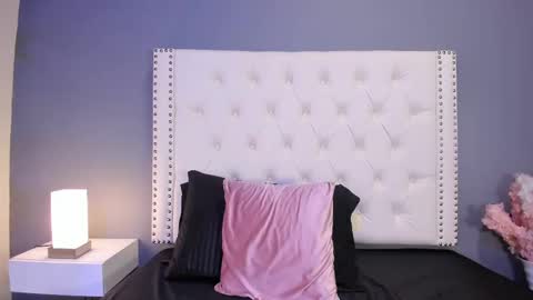 Snapshot of julia_martinezz_ chatting on October 4, 12:25 pm J U L IA M A R T I N E Z online show from October 4, 12:25 pm