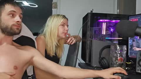 julia_official online show from September 10, 9:38 pm