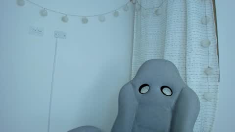 julia_strauns online show from February 9, 9:58 am