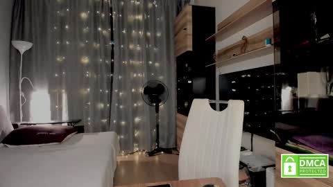 julia_t_mog online show from November 5, 9:06 pm