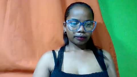 juliah02 online show from May 27, 5:15 am