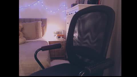 julialiones online show from March 17, 5:29 pm