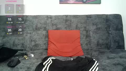 Julian independent model online show from November 4, 8:26 am