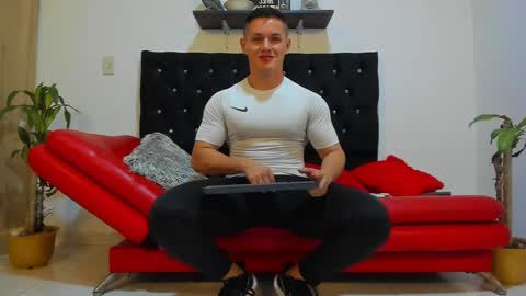 Snapshot of julian_wallace chatting on February 12, 9:43 pm julian_wallace online show from February 12, 9:43 pm
