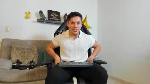 Snapshot of julian_wallace chatting on October 13, 12:45 am julian_wallace online show from October 13, 12:45 am