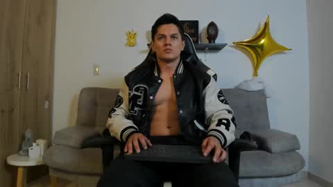 Snapshot of julian_wallace chatting on September 29, 10:09 pm julian_wallace online show from September 29, 10:09 pm