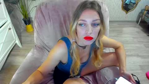 Snapshot of juliana_gonebad chatting on October 12, 5:33 am Julia online show from October 12, 5:33 am