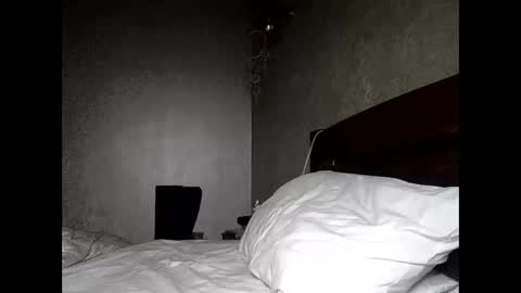 julianagold1 online show from April 9, 8:03 pm