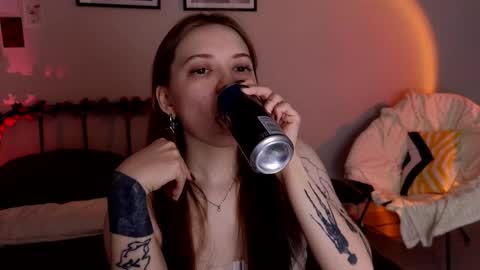 julidropp online show from April 13, 6:23 pm