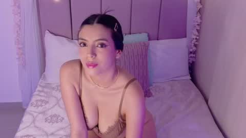 Juliet Bennet online show from June 13, 4:01 am