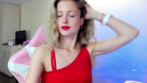 Julie online show from September 13, 3:47 pm