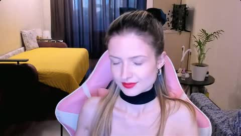 Julie online show from May 24, 3:40 pm