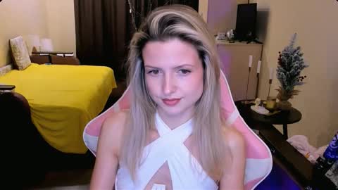 Julie online show from December 20, 4:36 pm