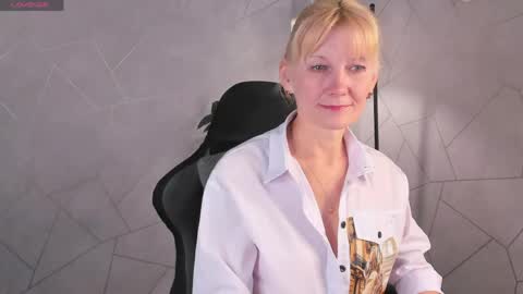 Julie Lucasss online show from May 15, 12:20 am