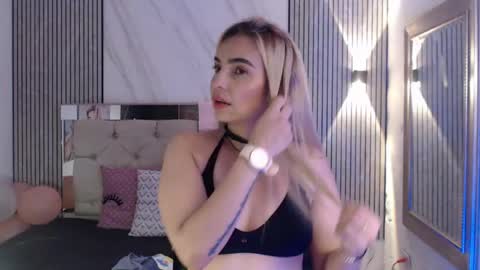 julieta__fox_ online show from May 13, 9:46 pm