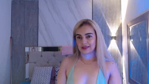 julieta__fox_ online show from April 18, 2:35 am