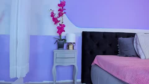 Snapshot of julieta_cortes__ chatting on October 6, 11:50 am Julieta online show from October 6, 11:50 am