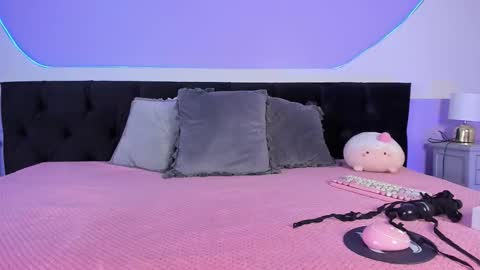Snapshot of julieta_cortes__ chatting on October 17, 1:15 pm Julieta online show from October 17, 1:15 pm