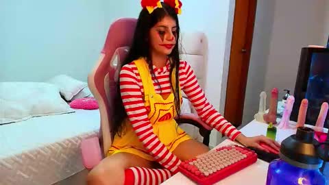 julieta_rose19 online show from November 1, 4:00 am
