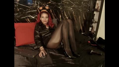 Snapshot of julieta_wall2 chatting on October 6, 3:35 am Julieta wall online show from October 6, 3:35 am