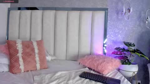 Julieta  online show from September 26, 2:58 pm