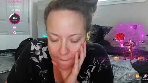 Snapshot of julimonroe chatting on October 19, 4:11 pm Juli Monroe online show from October 19, 4:11 pm