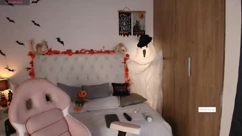 Snapshot of jullianapriv_ chatting on October 16, 3:00 pm jullianapriv_ online show from October 16, 3:00 pm