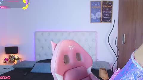 Snapshot of jullianapriv_ chatting on September 11, 2:07 pm jullianapriv_ online show from September 11, 2:07 pm