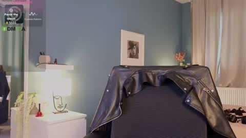Snapshot of julya_parker chatting on October 19, 11:04 am Julya Mistress online show from October 19, 11:04 am