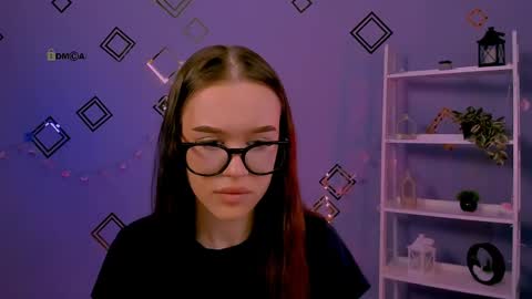 juna_pearl online show from May 2, 8:53 am