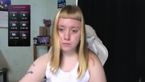 Snapshot of june_shy0 chatting on October 24, 10:38 am June online show from October 24, 10:38 am