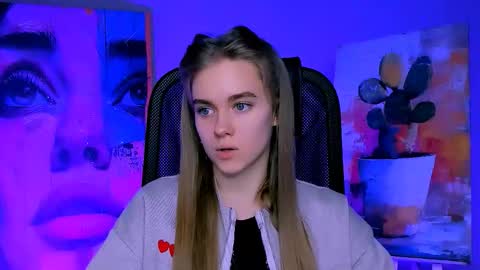 junewoods online show from December 22, 6:20 am