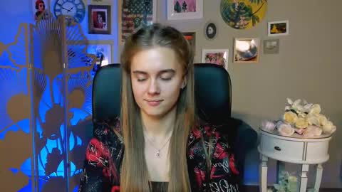 junewoods online show from November 25, 6:12 am