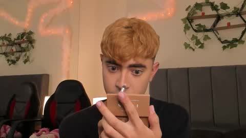 Snapshot of justinbe_ chatting on September 23, 11:26 am Justin online show from September 23, 11:26 am