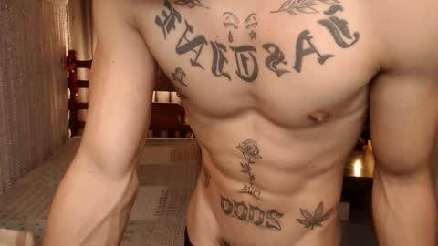 justine_hunk online show from February 18, 5:35 pm