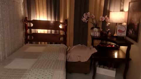 justine_hunk online show from January 8, 5:35 am