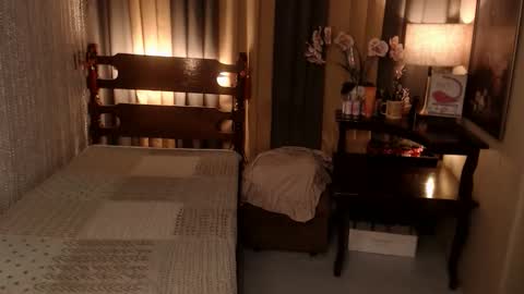 justine_hunk online show from April 15, 7:12 am