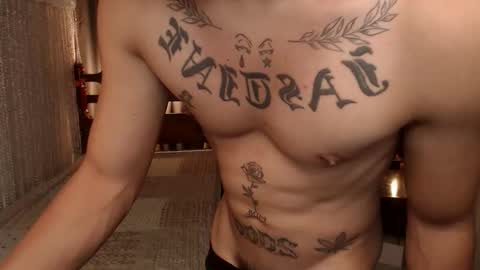 justine_hunk online show from May 13, 7:51 am
