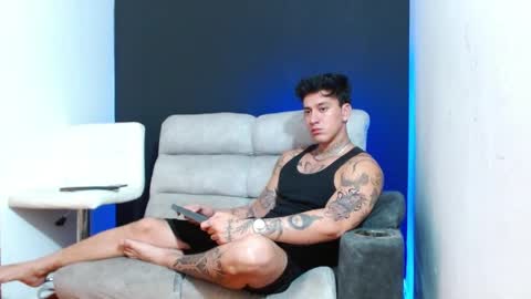 justinfuller_31 online show from April 4, 12:06 am