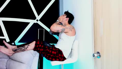 justinfuller_31 online show from October 12, 9:27 pm