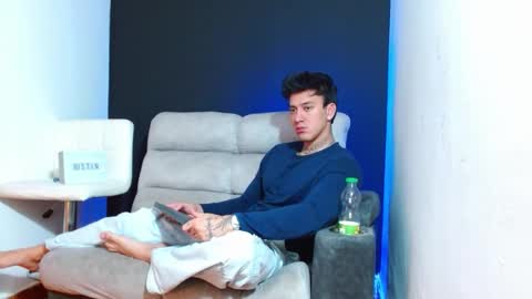 justinfuller_31 online show from February 18, 11:37 pm