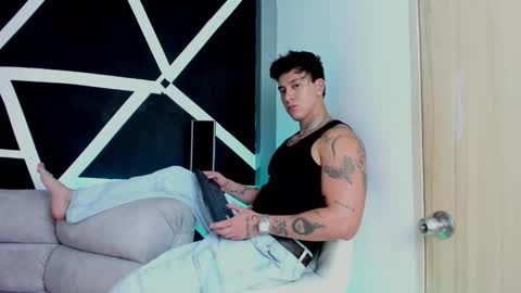 justinfuller_31 online show from November 1, 7:24 pm