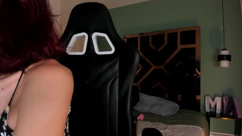 Mia online show from March 3, 3:35 am