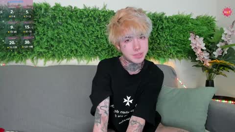 Snapshot of juuzou_kit chatting on February 1, 3:28 pm Juuzou hehim u can call me Juz online show from February 1, 3:28 pm