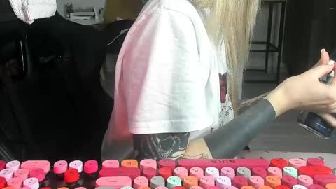 Alice online show from April 22, 1:51 pm