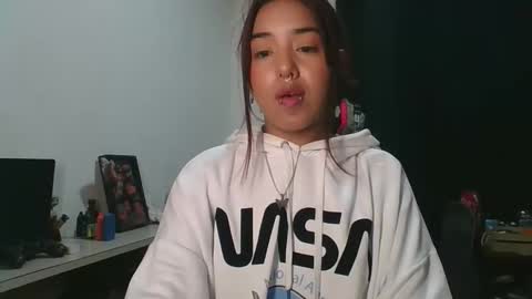 KAHELIINDEPENDENT MODEL online show from October 24, 11:27 pm