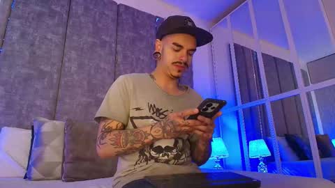 Snapshot of kaletattoos chatting on October 1, 11:31 am Kale online show from October 1, 11:31 am