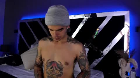 Snapshot of kaletattoos chatting on March 6, 3:02 am Kale online show from March 6, 3:02 am