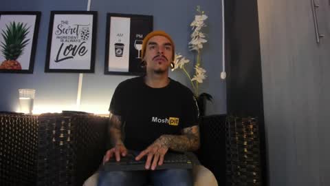 Snapshot of kaletattoos chatting on October 15, 11:11 am Kale online show from October 15, 11:11 am